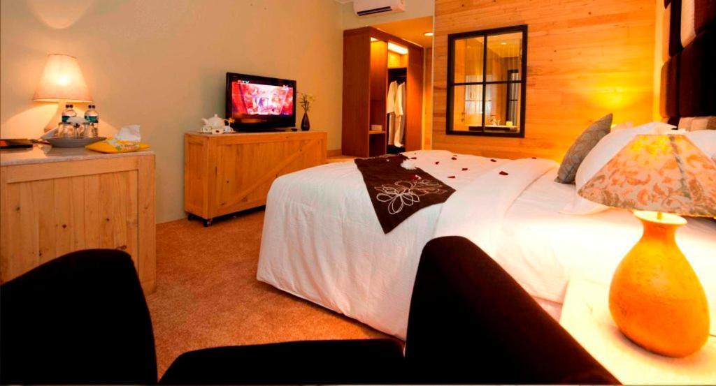Chara Hotel Bandung Exterior foto
